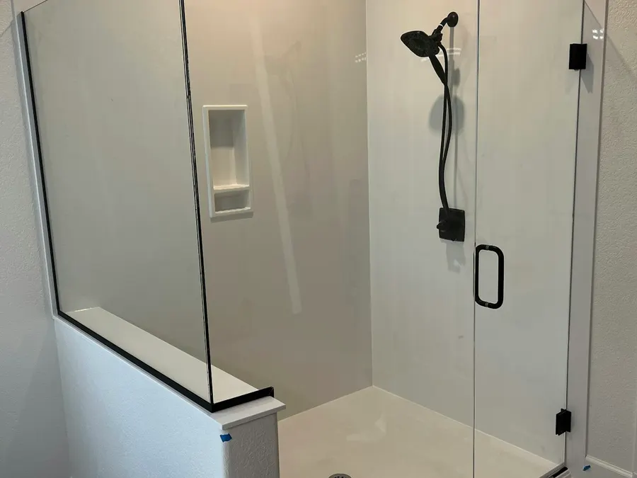 Frameless glass shower 04